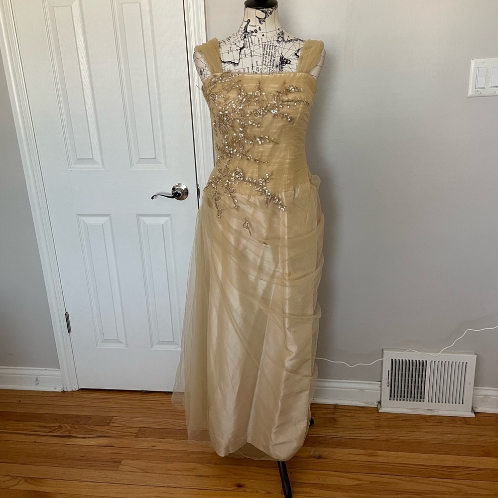 Mon Cheri Tulle Fairy Sequin Embellish Bead Tailored Gown formal evening dress S